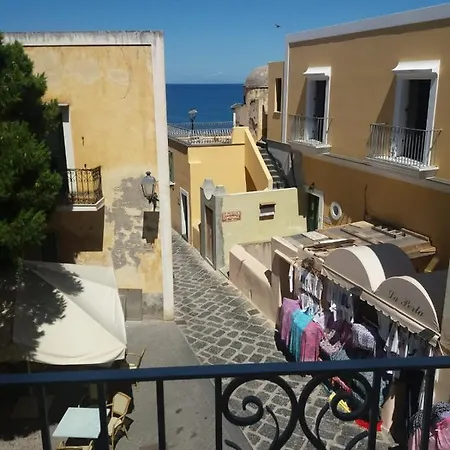 L'isola Di Raffaele Bed & Breakfast Ventotene